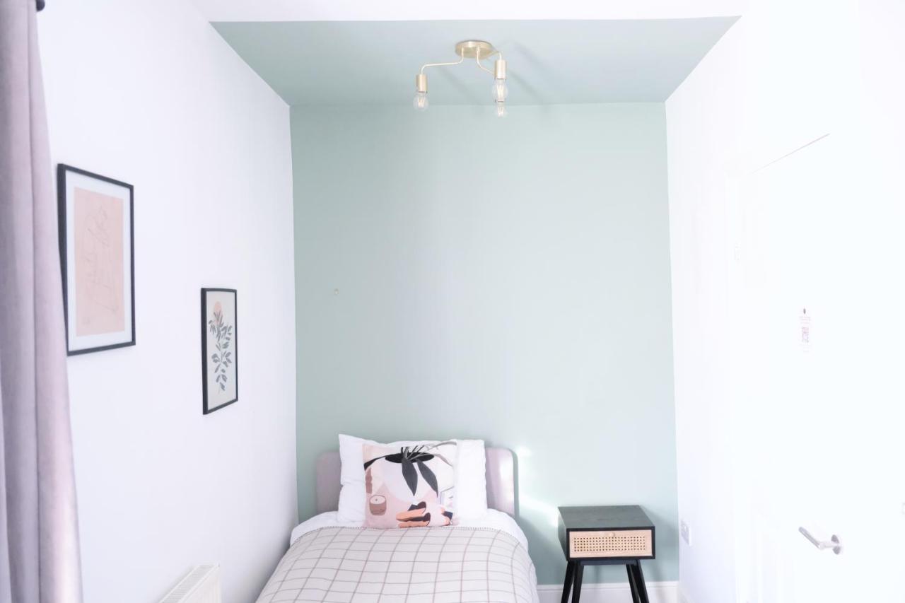 Bee Stays - Pickmere House Warrington Bagian luar foto